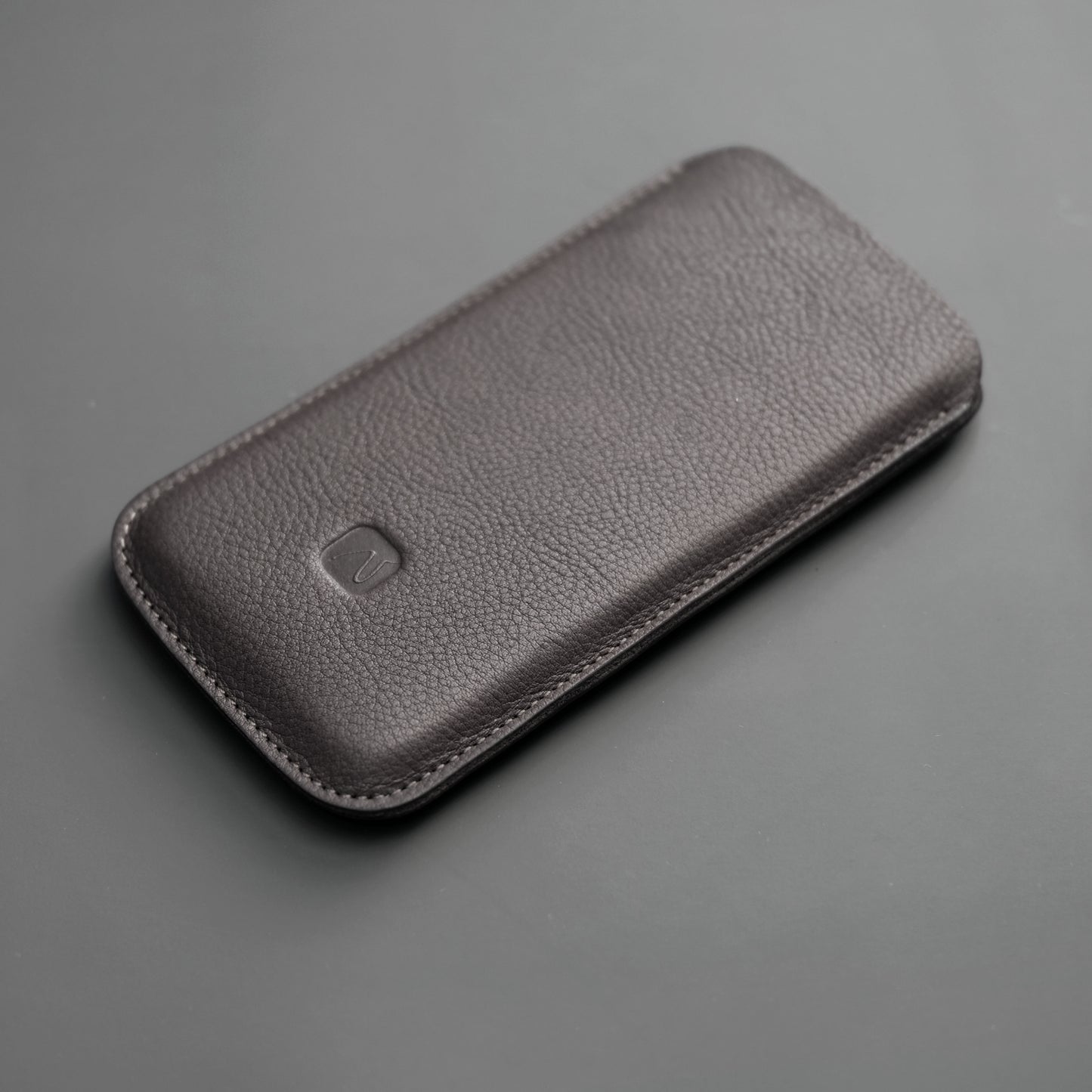 iPhone Sleeve aus Leder schwarz