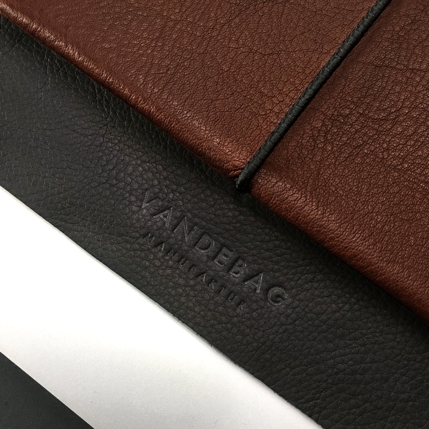 Tablethülle aus Leder KAKAO