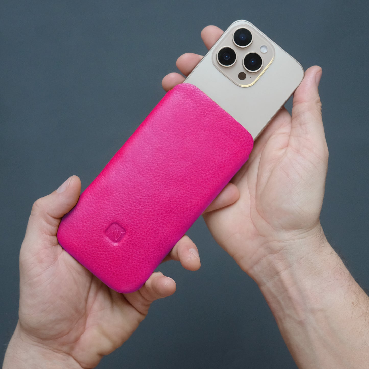 pinkes iPhone Sleeve aus Leder