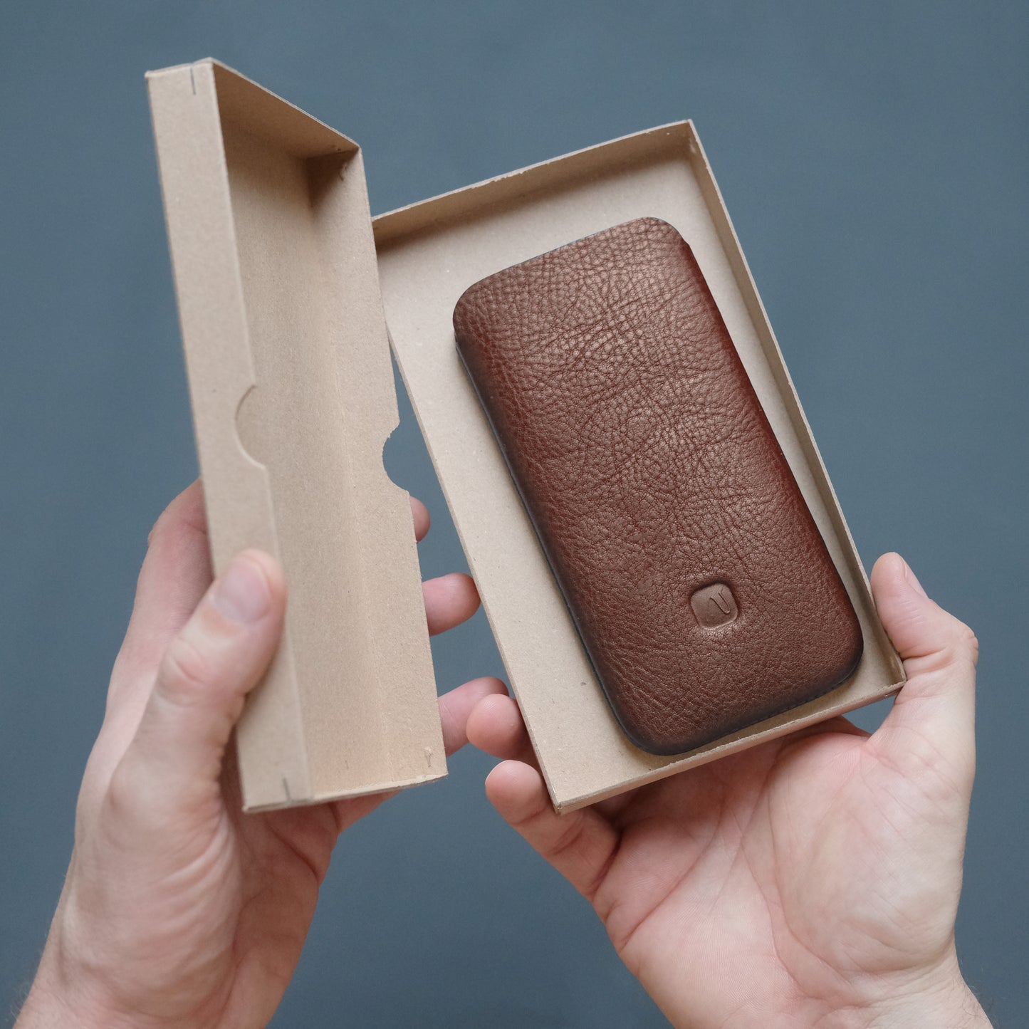 Slim Sleeve - iPhone Hülle NUSSBRAUN