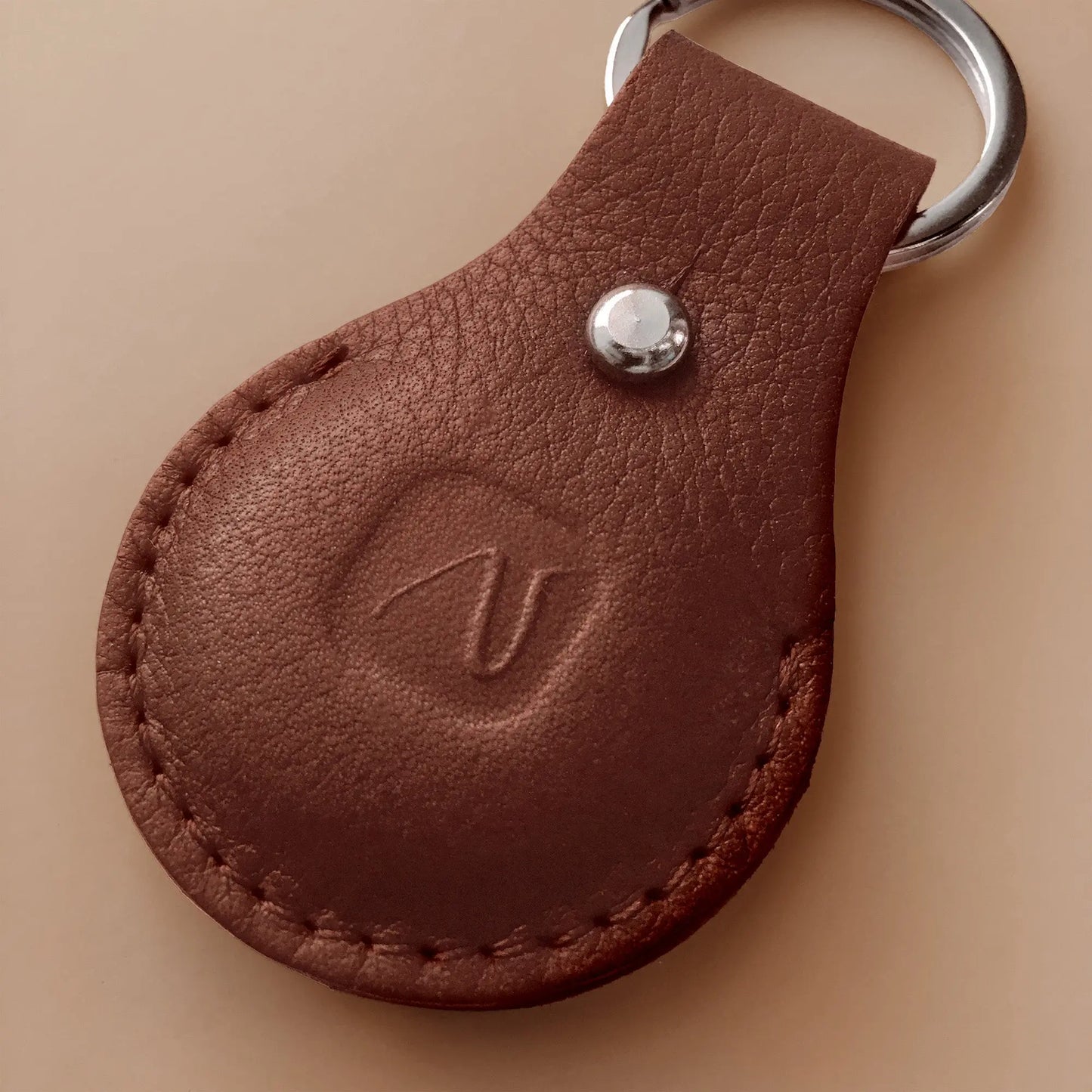 braune Airtaghülle aus Leder von Vandebag