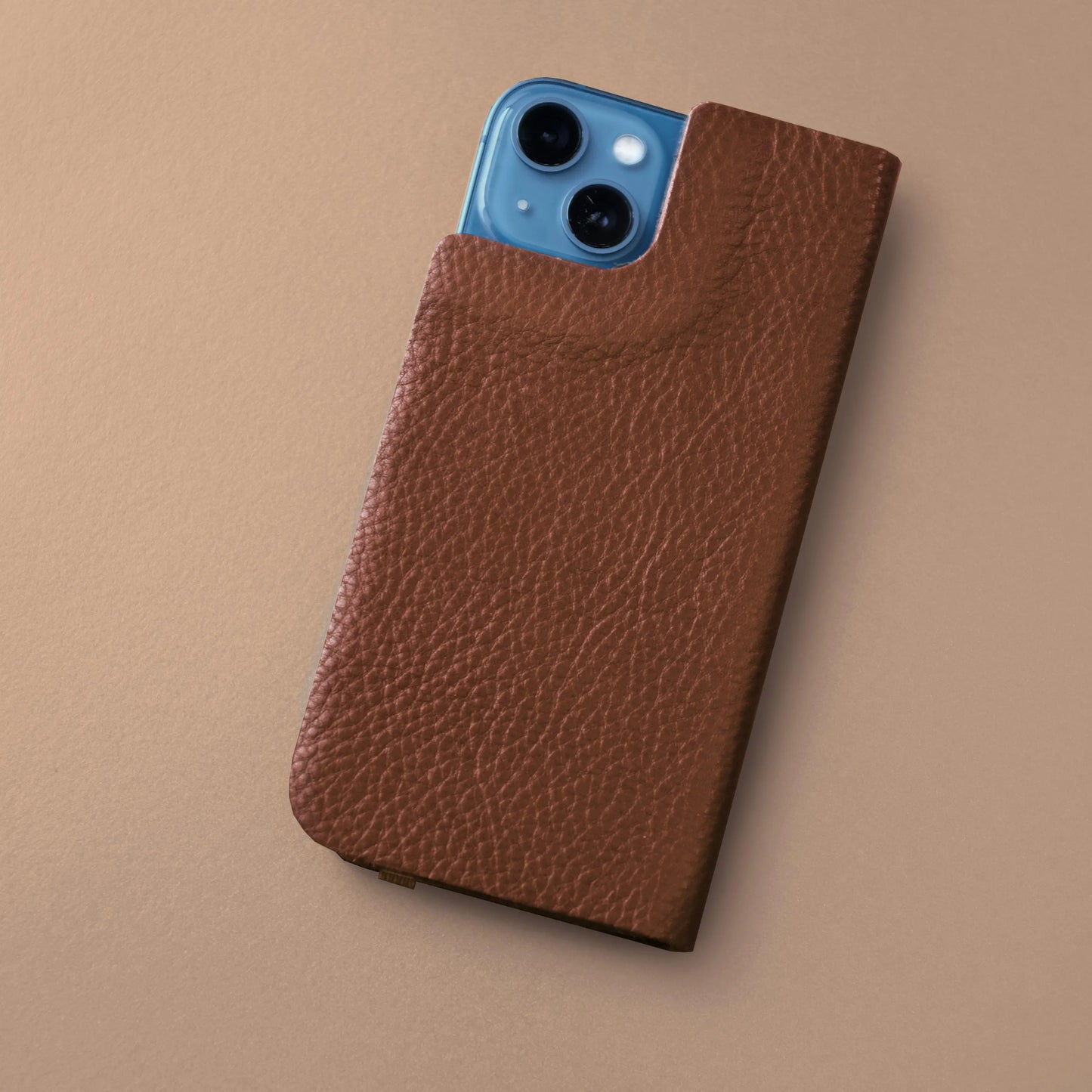 braunes iPhone Cover aus Leder von hinten