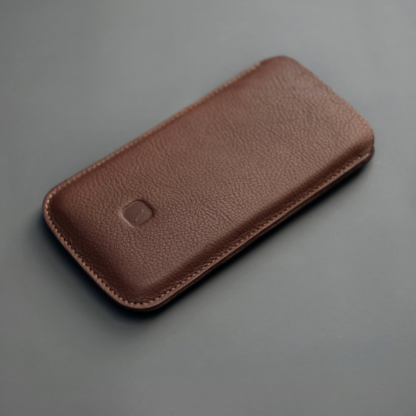 Handy Sleeve aus Leder NUSSBRAUN