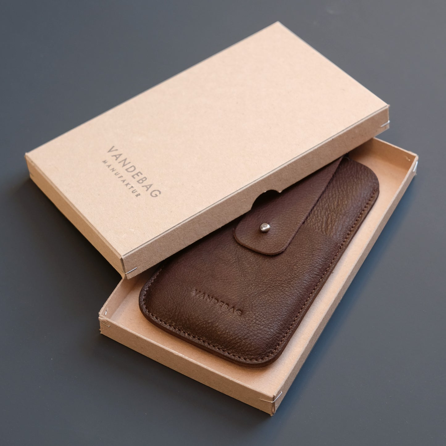 Handy Sleeve mit Zuglasche NUSSBRAUN