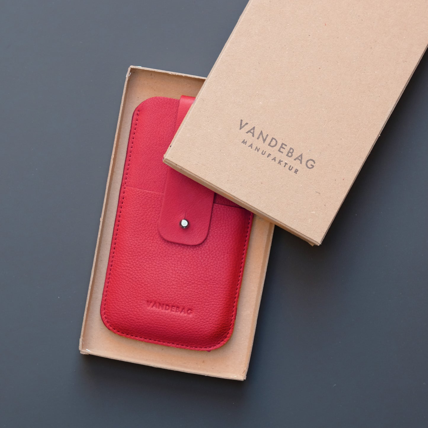 rotes Handy Sleeve aus Leder in Geschenk Box