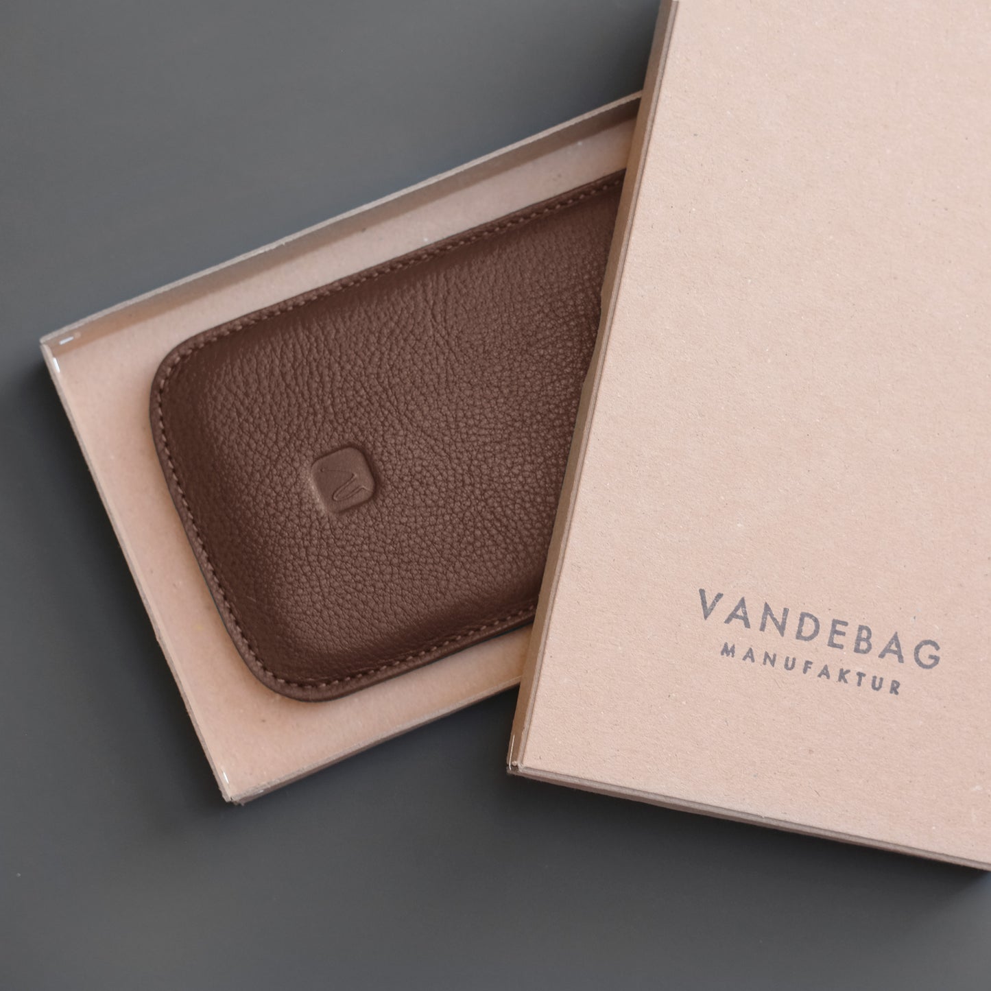 Handy Sleeve aus Leder NUSSBRAUN