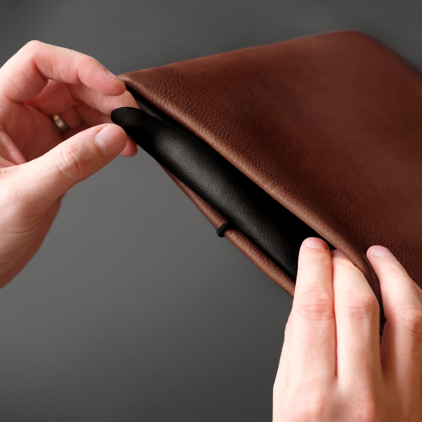 Tablethülle aus Leder KAKAO