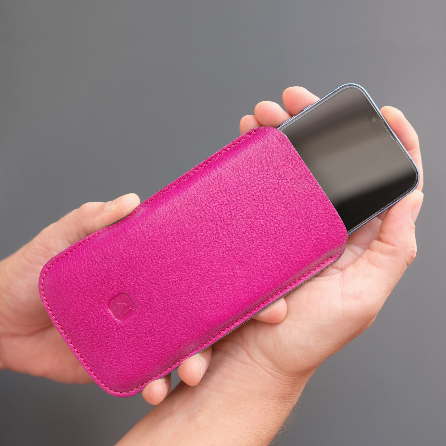 pinke Handy Hülle aus Leder mit iPhone