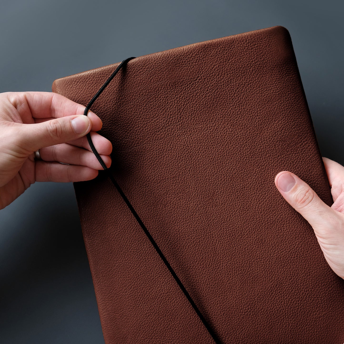 Tablethülle aus Leder KAKAO