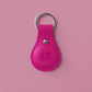 pinker Schlüsselanhänger für Airtags aus Leder mit geprägten Initialen